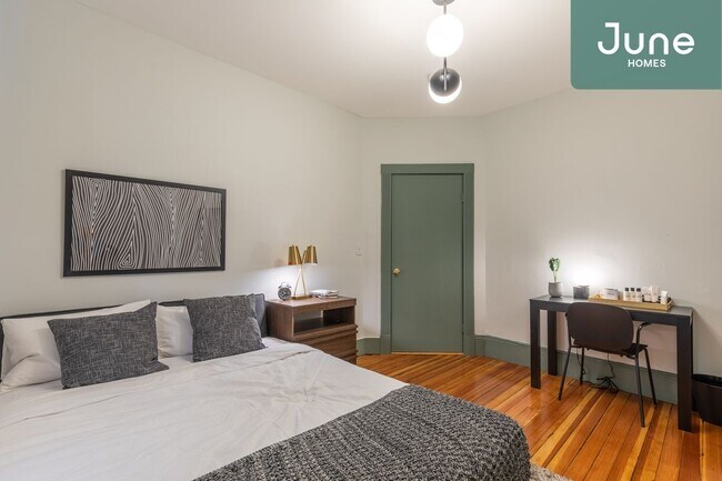 Foto del edificio - ROOM ONLY in 4-bed/1.0-bath Home
