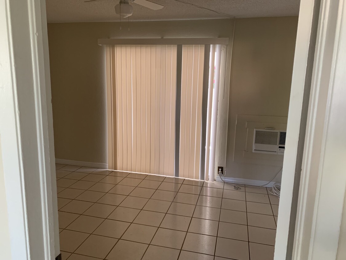 Foto del edificio - 1980 NE 24th Ave