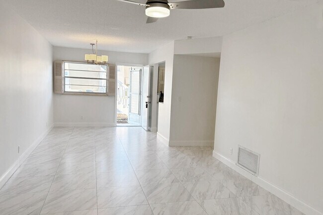 Foto del edificio - 2182 NE 1st Way