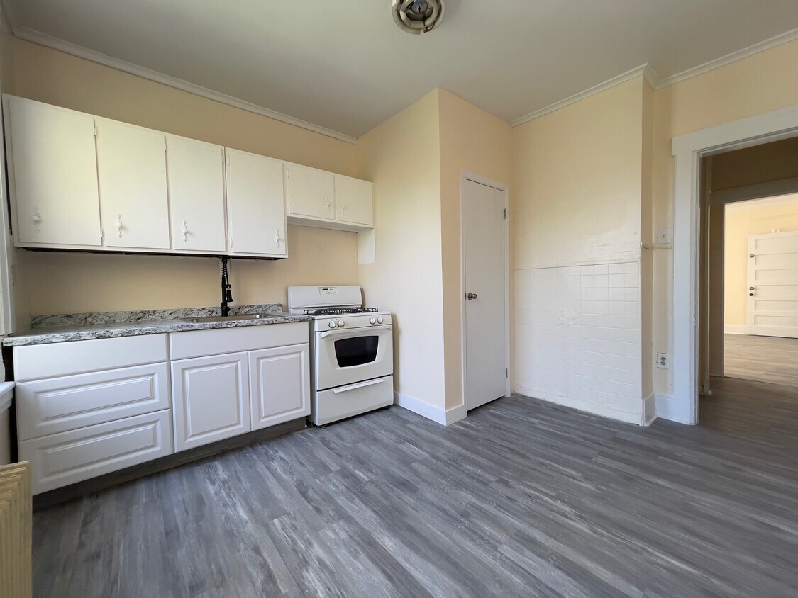 Foto principal - 103 Storms Ave