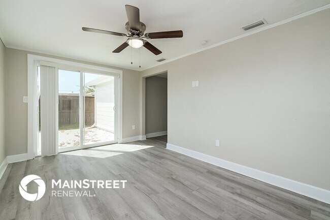 Foto del edificio - 12906 Kings Manor Ave
