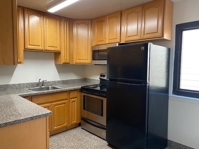 Foto del edificio - 327 Chapman Ave