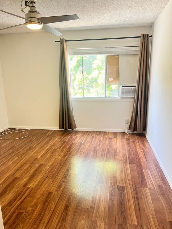 Foto del edificio - 5130-5140 Roseland Street