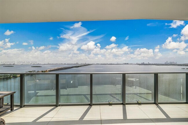 Foto del edificio - 3131 NE 7th Ave