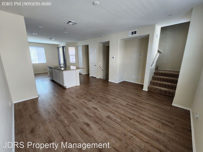 Building Photo - 3 br, 2.5 bath House - 140 Royal Way