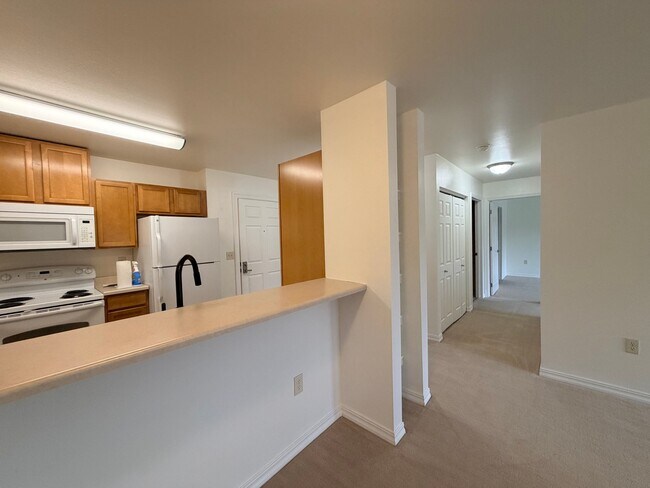 Building Photo - 5 Avalon Ct