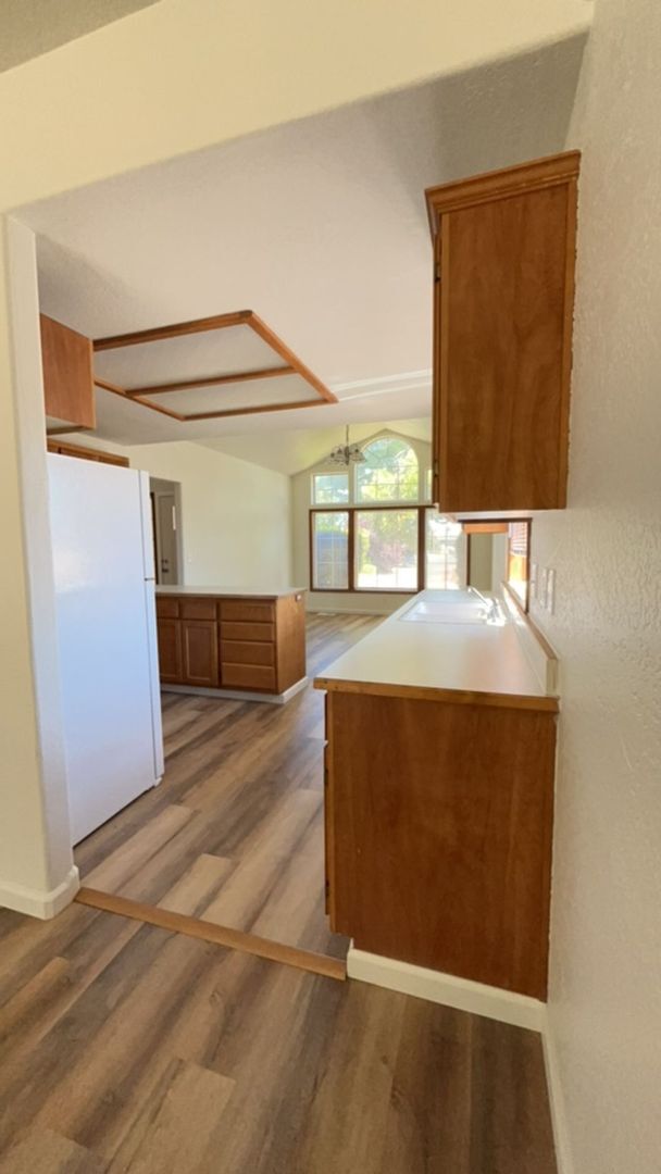 Foto del edificio - 3 Bedroom 2 bath house coming available!