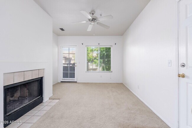 Foto del edificio - 9450 E Becker Ln