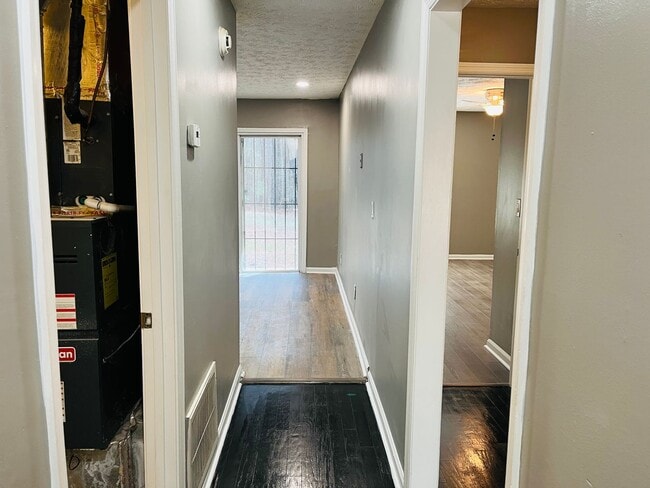 Building Photo - 140 Summerwood Dr