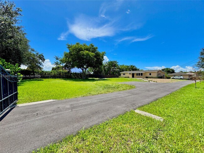 Foto del edificio - 14450 SW 24th St