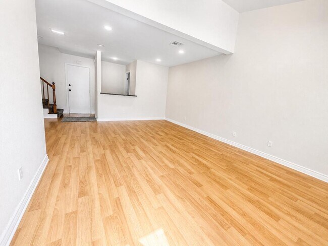 Building Photo - 900 Sierra Madre Ave
