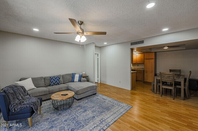Foto del edificio - 4554 E Paradise Village Pkwy N