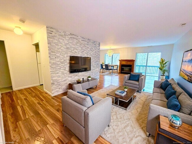 Building Photo - 14 Newtown Rd