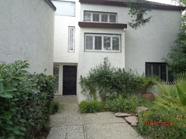 Foto del edificio - 1250 Redwood Ct