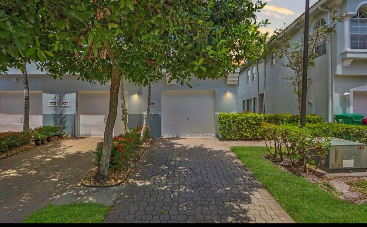 3085 Laurel Ridge Cir, Riviera Beach, FL 33404 House Rental in