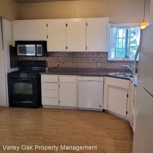 Foto del edificio - 2 br, 1 bath House - 301 N. Broadway