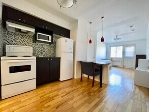 Building Photo - 3617 Rue Sainte-Famille