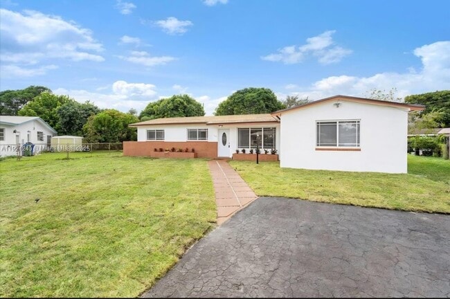 Foto del edificio - 7160 SW 5th Ct