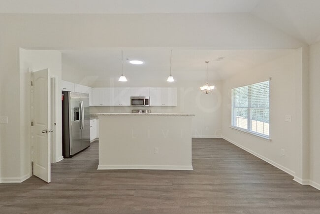 Building Photo - 804 Dunvegan Dr