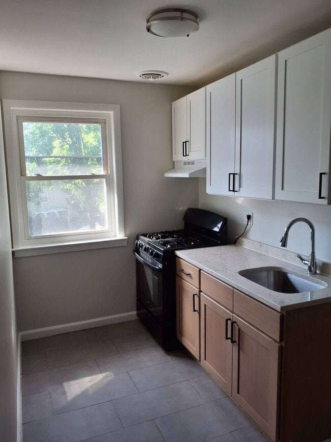 Building Photo - 377 Clinton Pl