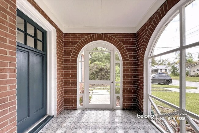Building Photo - 2057 Southampton Rd