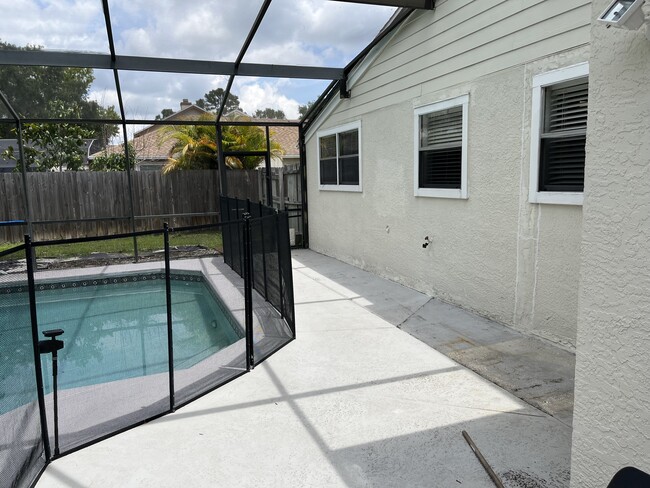 Fenced yard with pool and lanai - 2342 Hidden Lake St