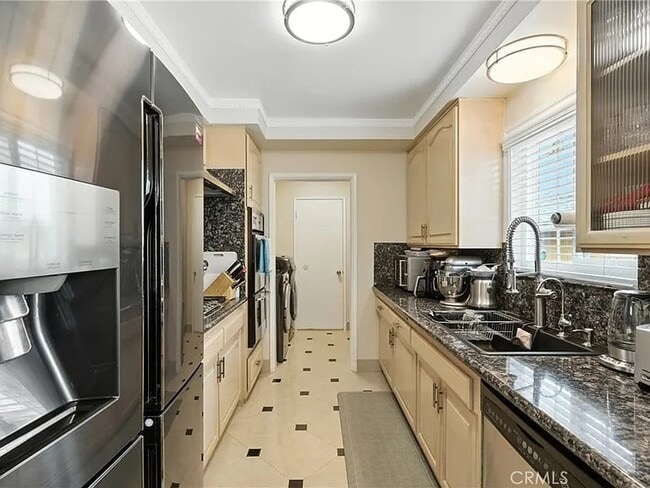 Building Photo - 12516 Archwood St