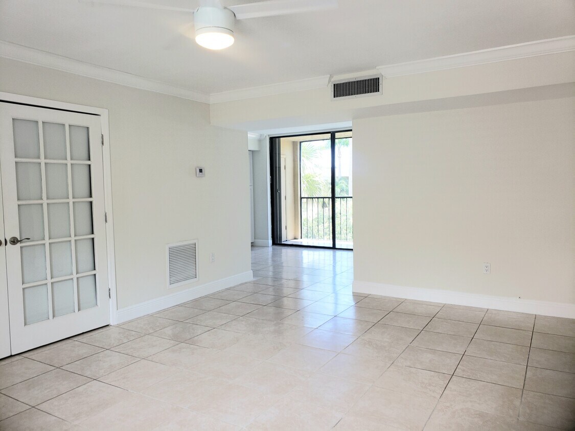 Living Area - 8025 SW 107th Ave