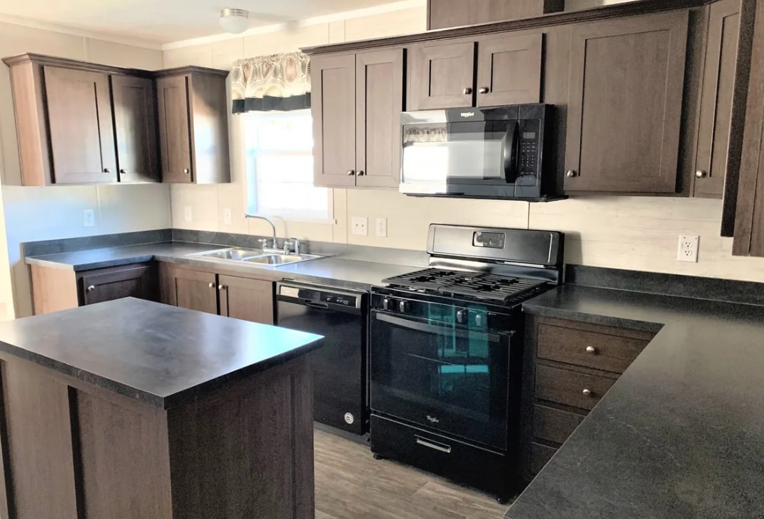 Foto principal - 16703 Fall River Rd