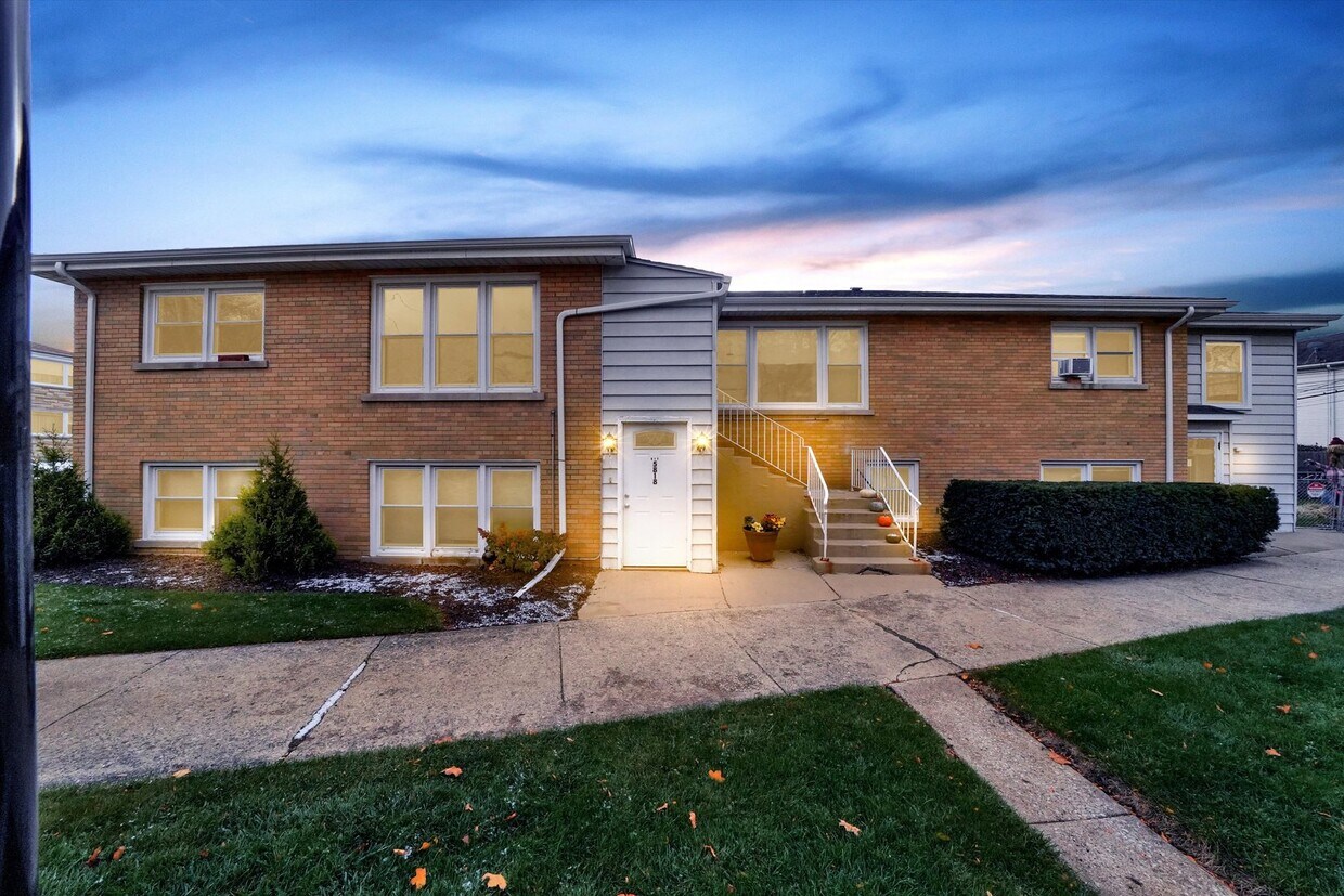 Foto principal - 5818 N Elston Ave