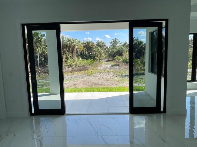 Foto del edificio - 3864 20th Ave NE