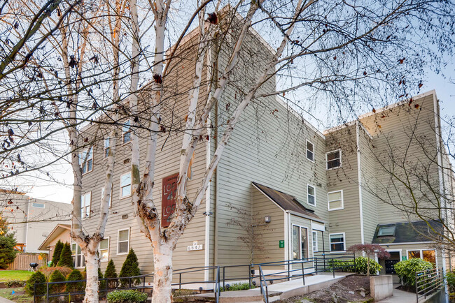Building Photo - 6547 42nd Ave SW