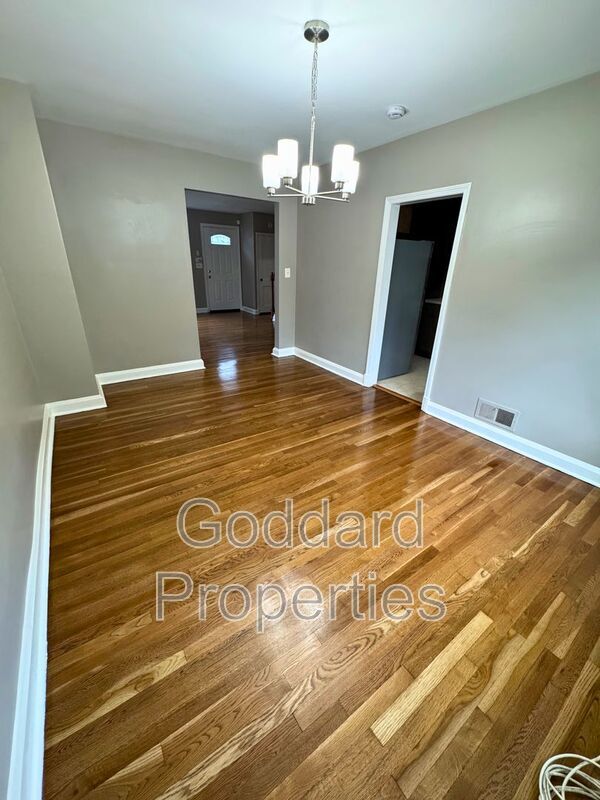 Foto del edificio - 1357 E Northern Pkwy