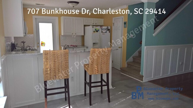 Building Photo - 707 Bunkhouse Dr