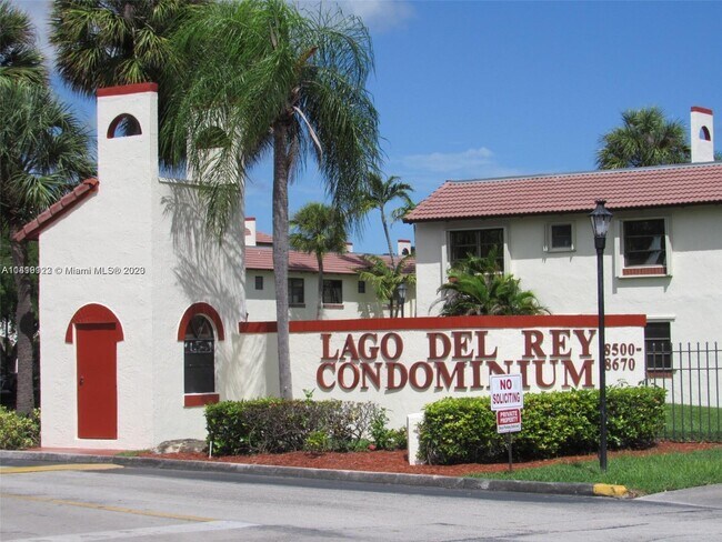 Building Photo - 8660 SW 149th Ave