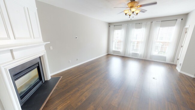 Building Photo - Double Master Townhome in South Park