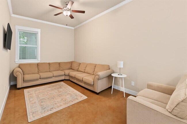 Foto del edificio - 507 W N Loop Blvd