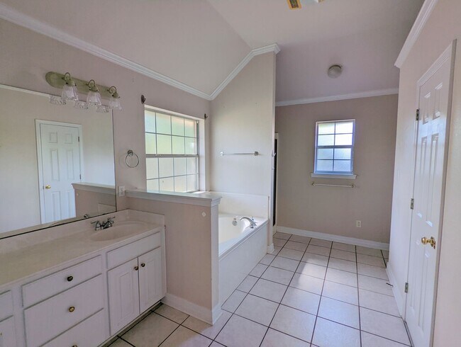 Building Photo - 2518 Brookhaven Dr