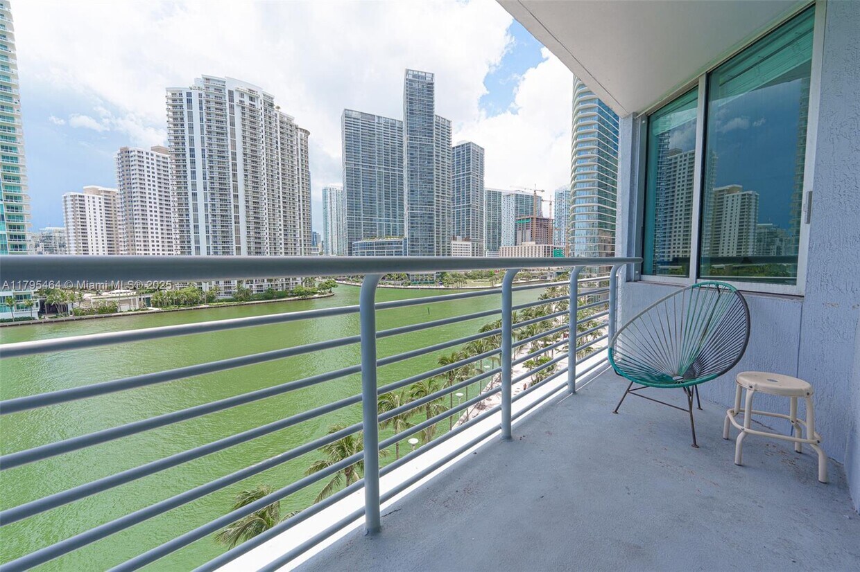 Foto principal - 325 S Biscayne Blvd