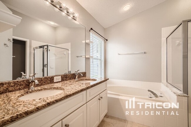 Building Photo - 557 Lake Cypress Cir
