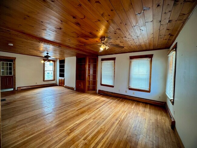 Foto del edificio - 1232 Pleasant St