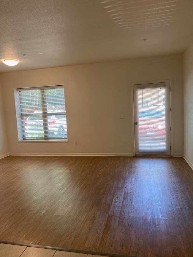 living - 1212 Walnut Ave