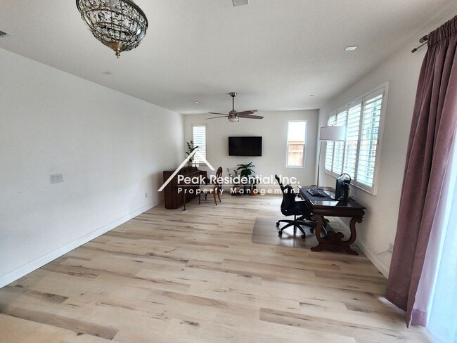 Foto del edificio - Updated 4bd/3ba Roseville Home with 2 Car ...