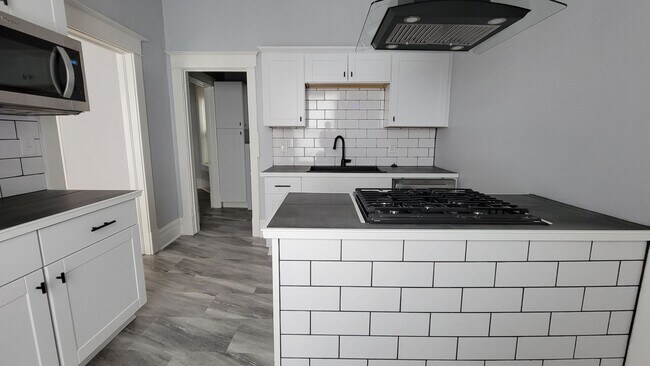 Foto del edificio - Charming renovated avenues apartment