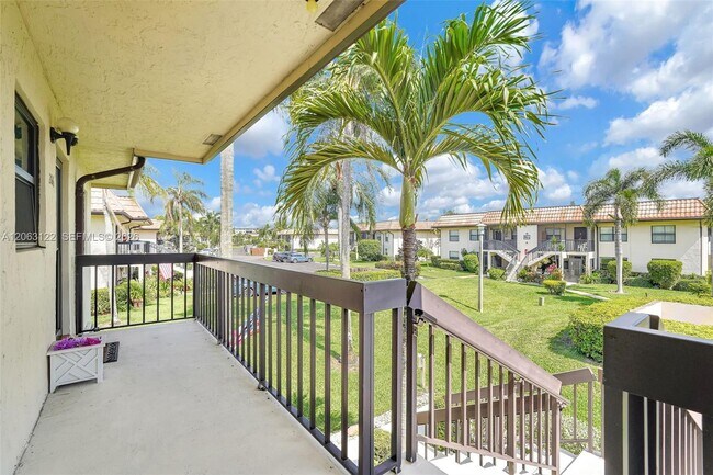 Foto del edificio - 7142 Golf Colony Ct