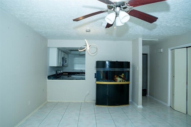 Building Photo - 6411 S Briar Bayou Dr