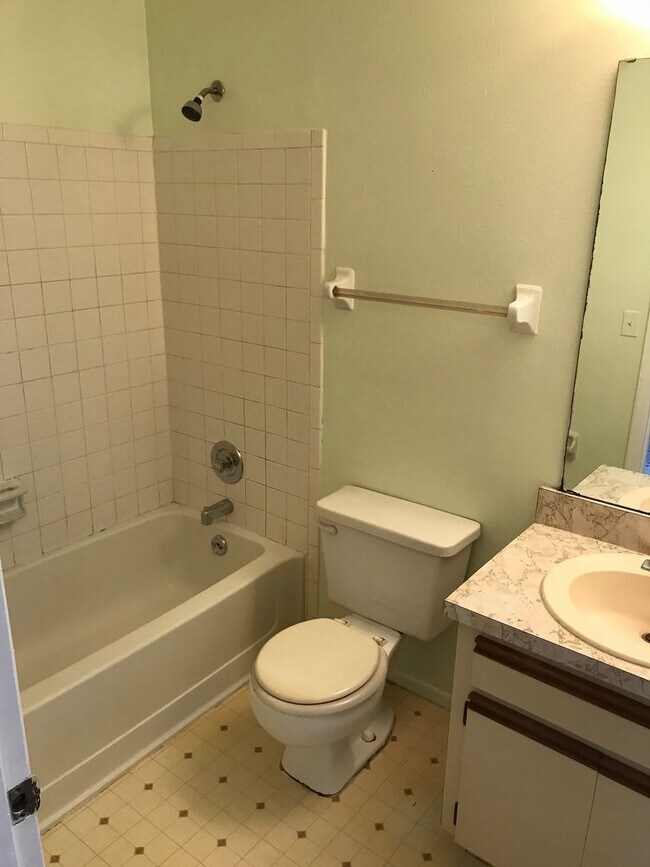 Foto del edificio - Charming clean 2/2 home with 1 car garage