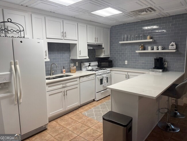 Foto del edificio - 2091 Emerald Dr