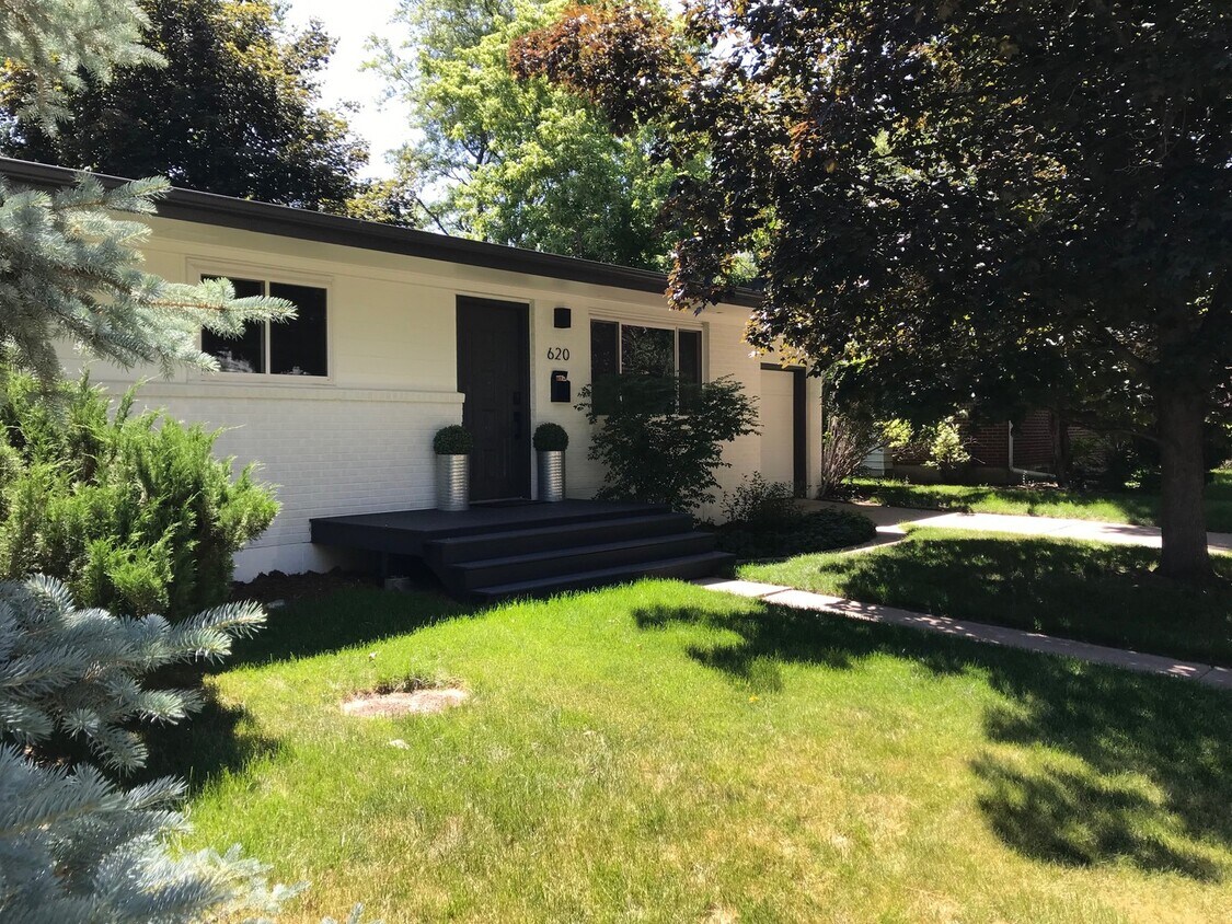 Foto principal - 4 Bed 2 Bath Home in South Boulder!