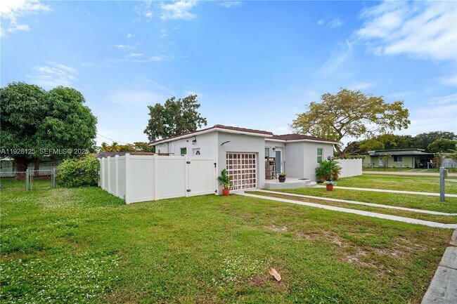 Foto del edificio - 16101 NE 11th Ave